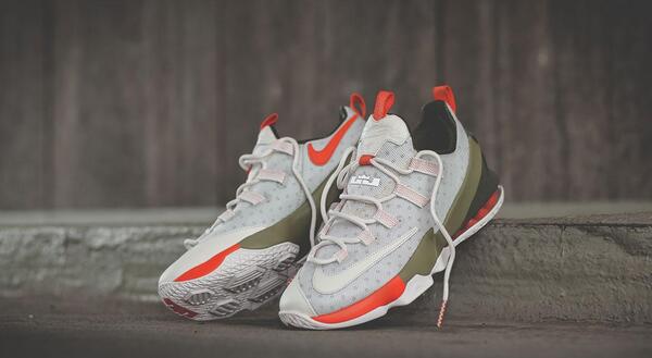 Nike LeBron XIII Low 